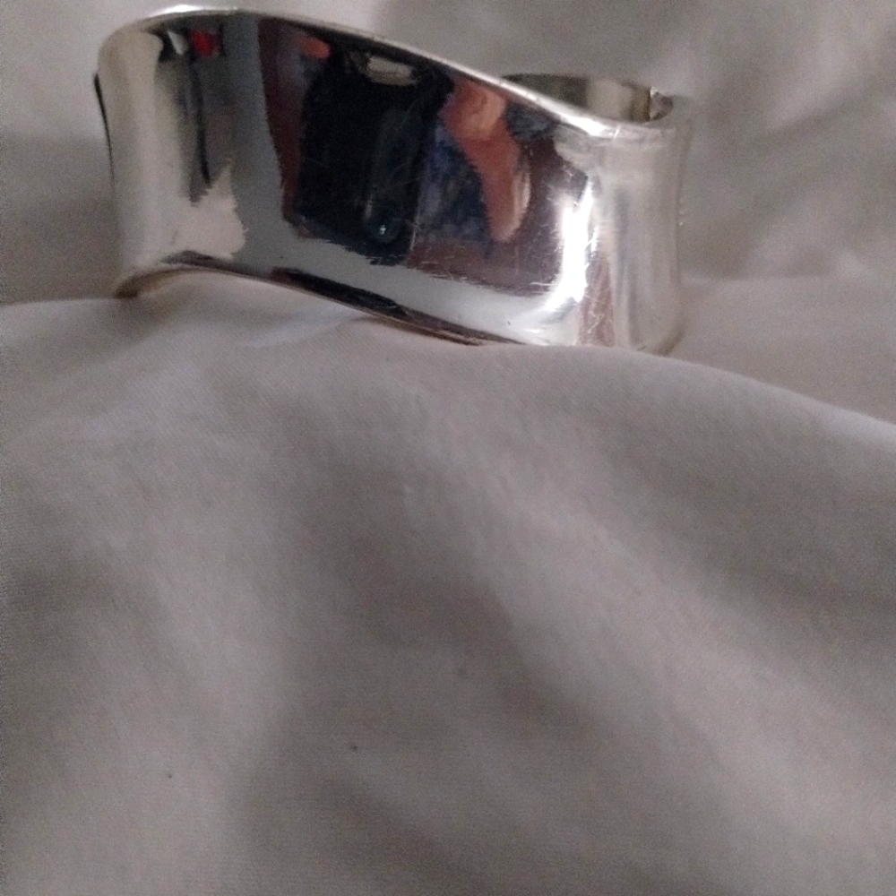 Beautiful chunky silver bracelet